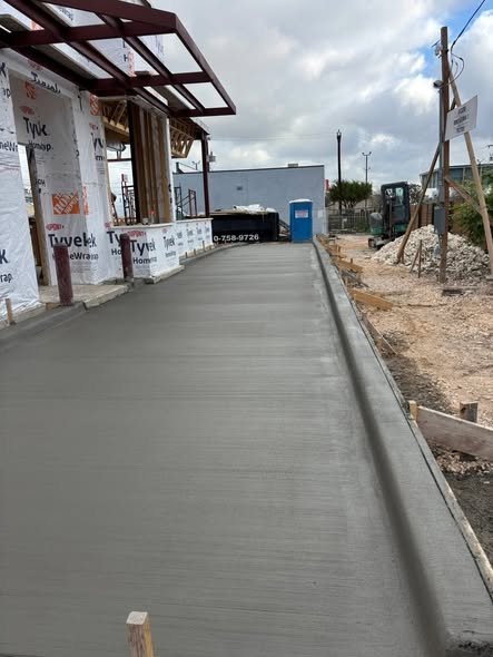New concrete sidewalk in Chicago IL